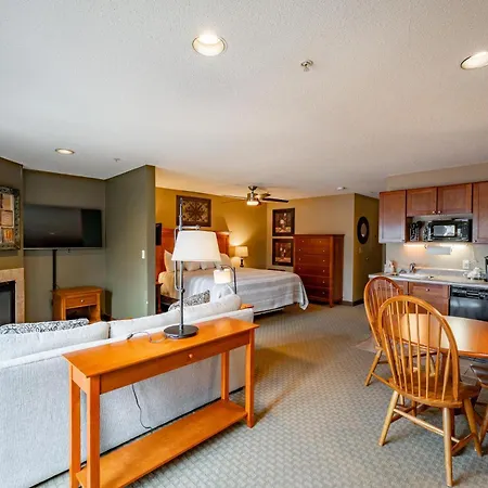 A125 Studio Lake View
